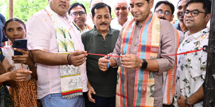 हर वर्ग की खुशहाली के लिए प्रतिबद्ध है सरकार, तेज गति से दौड़ रहा है छत्तीसगढ़ का विकास: मंत्री श्री टंक राम वर्मा