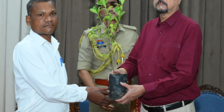 पानी है तो पेड़ हैं और पेड़ हैं तो पानी है – राज्यपाल रमेन डेका…..