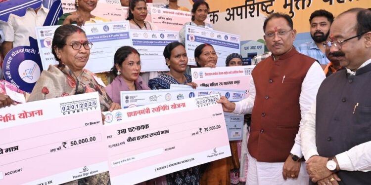 स्ट्रीट वेंडर्स के सपनों को मिली नई उड़ान, छत्तीसगढ़ में 1.12 लाख से अधिक वेंडर्स को मिला आर्थिक संबल……
