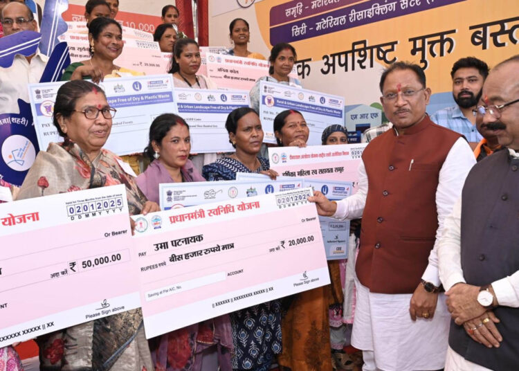 स्ट्रीट वेंडर्स के सपनों को मिली नई उड़ान, छत्तीसगढ़ में 1.12 लाख से अधिक वेंडर्स को मिला आर्थिक संबल……