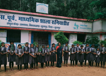 एक पेड़ माँ के नाम अभियान के तहत विद्यार्थियों ने दिया पर्यावरण संरक्षण का संदेश