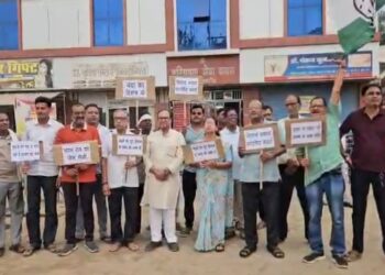 पत्थलगांव में रैली निकालकर कांग्रेस ने जताया विरोध, आर्थिक अनियमितता के आरोपों की उच्च स्तरीय जांच की मांग
