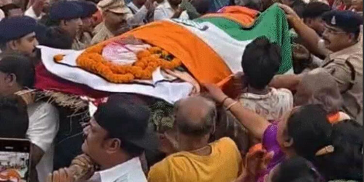 पंडवानी गायिका तीजन बाई पंचतत्व में विलीन:राजकीय सम्मान के साथ अंतिम संस्कार; नाना से प्रेरणा मिली, 13 की उम्र में पहली बार गाया