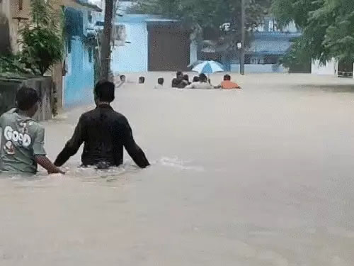 छत्तीसगढ़ में 48 घंटे भारी बारिश का अलर्ट:बिलासपुर में बाढ़ जैसे हालात, NH पर 4-5 फीट पानी, 5 ट्रेनें रद्द, महिला की मौत रायपुर3 घंटे पहले