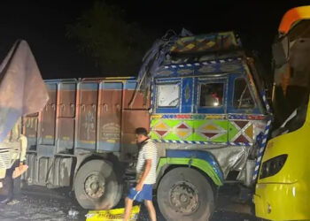 नेशनल हाईवे में बस-ट्रक की हुई भिड़ंत,16 यात्री घायल