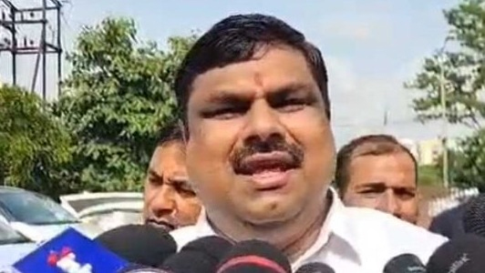 शिक्षा मंत्री गजेंद्र यादव ने कहा – प्रधान को वापस लेना चाहिए इस्तीफा