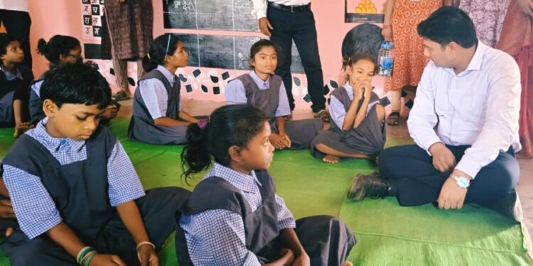 शिक्षा की मुख्यधारा से जुड़ेंगे 1200 बच्चे: तीन महीने के ‘ब्रिज कोर्स’ से तय होगी कक्षा