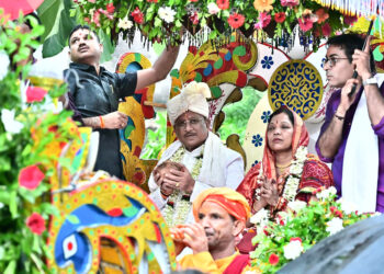मुख्यमंत्री श्री विष्णुदेव साय ने दोकड़ा की ऐतिहासिक रथयात्रा में निभाई गजपति महाराजा की परंपरा : भगवान श्री जगन्नाथ का रथ खींचकर प्रदेशवासियों के सुख, समृद्धि और खुशहाली की कामना की