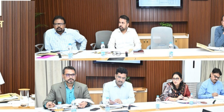 मुख्य सचिव ने नक्सल मुक्त क्षेत्रों में अधोसंरचना विकास और बुनियादी सुविधाओं को प्राथमिकता देने के दिए निर्देश