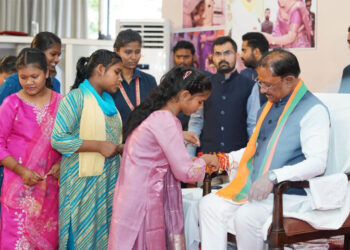 विशेष लेख : महतारी के आशीष से, राखी के विश्वास से मुख्यमंत्री श्री विष्णु देव साय के नेतृत्व में महिलाओं के सम्मान, स्वावलंबन और आर्थिक सशक्तिकरण की दिशा में निरंतर पहल