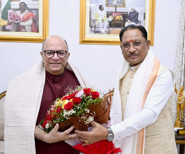 मुख्यमंत्री श्री विष्णुदेव साय से निर्माता-निर्देशक डॉ. चंद्रप्रकाश द्विवेदी ने की सौजन्य मुलाकात