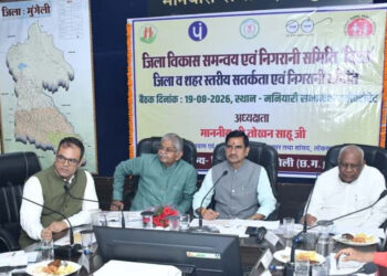 केंद्रीय राज्य मंत्री श्री तोखन साहू ने दिए जनहितकारी योजनाओं में प्रभावी क्रियान्वयन के निर्देश