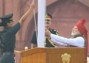 मोदी बोले- दिमागी नक्सलियों को पहचानें, उन्हें अलग करें:ये समाज को भटका रहे; महिलाओं के आरक्षण पर पार्टियां राजनीति न करें