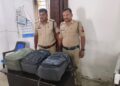 पत्थलगांव में पुलिस का पीछा, डिवाइडर से टकराई नेक्सन कार, 21 किलो गांजा बरामद