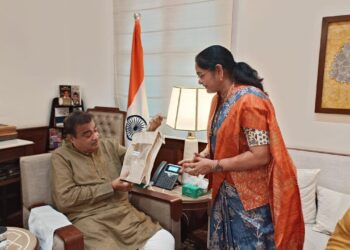 सांसद भारती पारधी ने केंद्रीय मंत्री नितिन गडकरी से की मुलाकात, सड़क परियोजनाओं में तेजी लाने का किया आग्रह