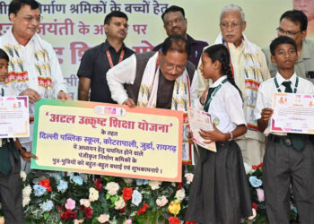रायपुर : विशेष लेख : श्रमिकों के सशक्तिकरण का नया दौर: छत्तीसगढ़ में श्रम कल्याण को मिल रही नई गति