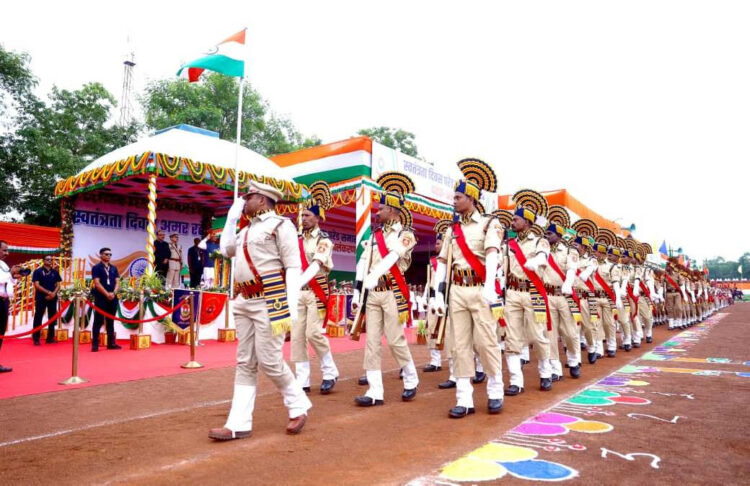 घुड़सवारों के साहस, महिला बैग पाईपर बैंड की लय और श्वान दल के रोमांचक प्रदर्शन से सजा स्वतंत्रता दिवस समारोह