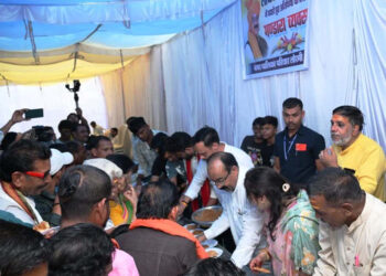 रायपुर : उप मुख्यमंत्री श्री अरुण साव ने बाबाघाट धाम में किया रुद्राभिषेक