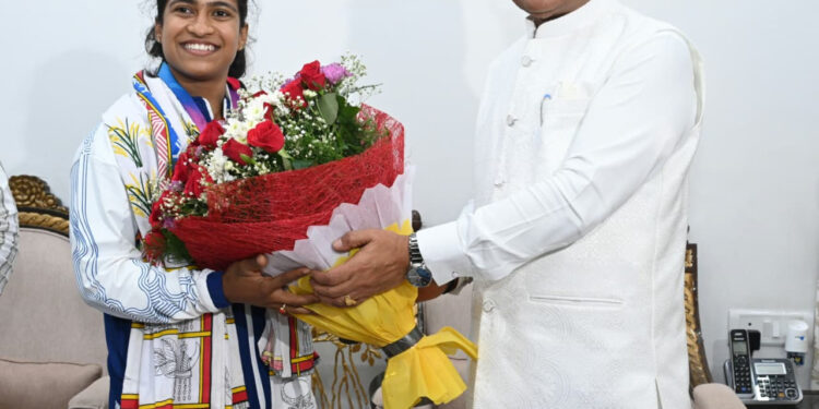 राष्ट्रमंडल खेलों की रजत पदक विजेता ज्ञानेश्वरी यादव का मुख्यमंत्री निवास में भव्य स्वागत