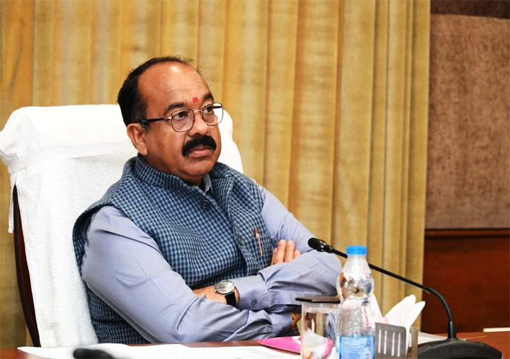 रायपुर : उप मुख्यमंत्री श्री अरुण साव ने विकास कार्यों और योजनाओं के क्रियान्वयन की समीक्षा की