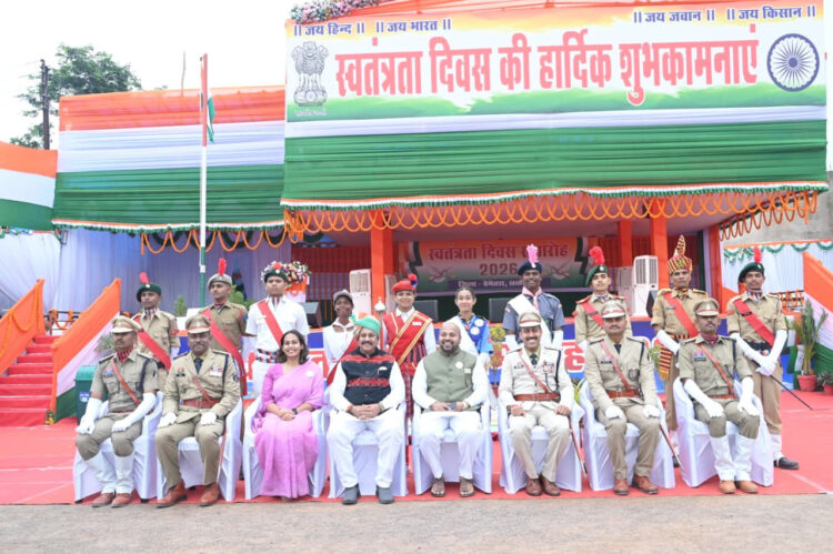 उत्साह और गरिमामय वातावरण में मनाया गया स्वतंत्रता दिवस