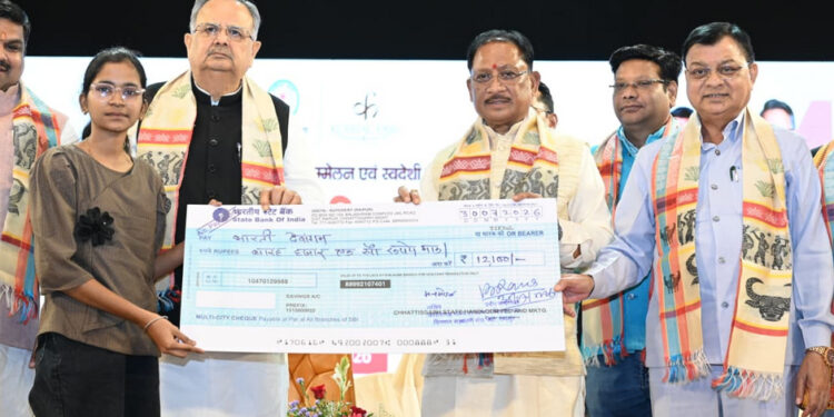 कोसा की चमक अब वैश्विक बाजार तक : मुख्यमंत्री ने लॉन्च किया छत्तीसगढ़ का प्रीमियम हैंडलूम ब्रांड ‘कोशल फैब’