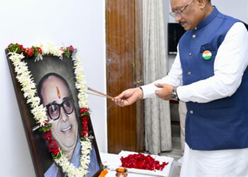 मुख्यमंत्री श्री विष्णु देव साय ने स्वर्गीय श्री कुशाभाऊ ठाकरे की जयंती पर उन्हें किया नमन