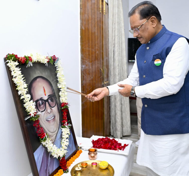 मुख्यमंत्री श्री विष्णु देव साय ने स्वर्गीय श्री कुशाभाऊ ठाकरे की जयंती पर उन्हें किया नमन