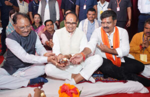 रायपुर : केंद्रीय मंत्री श्री शिवराज सिंह चौहान और मुख्यमंत्री श्री विष्णु देव साय ने सक्ति जिले में 121.70 करोड़ रुपए के 38 विकास कार्यों का किया लोकार्पण एवं भूमिपूजन