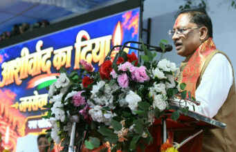 रायपुर : सवा लाख ‘आशीर्वाद के दीपों’ से जगमगाया खारुन तट, प्रधानमंत्री श्री नरेंद्र मोदी के स्वस्थ और दीर्घायु जीवन के लिए हुई महाआरती