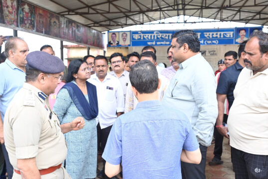 शिवनाथ नदी पहुंचे शिक्षा मंत्री श्री गजेन्द्र यादव, गणेश विसर्जन व्यवस्था और जलस्तर का लिया जायजा