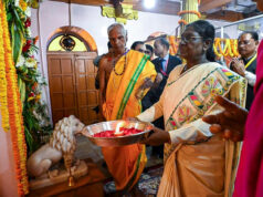रायपुर : राष्ट्रपति श्रीमती द्रौपदी मुर्मु ने माँ दंतेश्वरी की पूजा-अर्चना कर देशवासियों की सुख-समृद्धि और खुशहाली की कामना की
