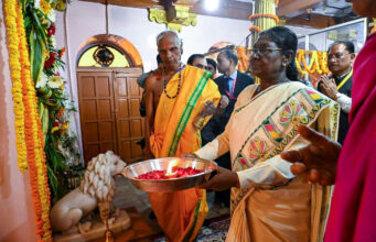 रायपुर : राष्ट्रपति श्रीमती द्रौपदी मुर्मु ने माँ दंतेश्वरी की पूजा-अर्चना कर देशवासियों की सुख-समृद्धि और खुशहाली की कामना की