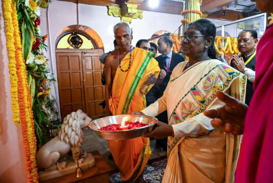 रायपुर : राष्ट्रपति श्रीमती द्रौपदी मुर्मु ने माँ दंतेश्वरी की पूजा-अर्चना कर देशवासियों की सुख-समृद्धि और खुशहाली की कामना की