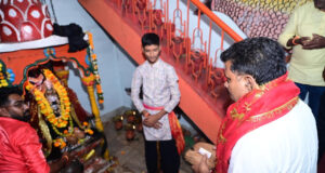 रायपुर : महाअष्टमी पर उप मुख्यमंत्री श्री विजय शर्मा ने किए मां दंतेश्वरी, मां परमेश्वरी और मां चंडी के दर्शन