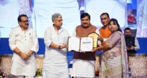 मत्स्य पालन के क्षेत्र में उत्कृष्ट कार्य के लिए बालाघाट की महिला अध्यक्ष करुणा बर्वे सम्मानित