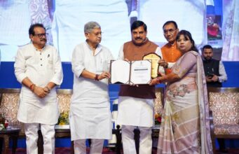 मत्स्य पालन के क्षेत्र में उत्कृष्ट कार्य के लिए बालाघाट की महिला अध्यक्ष करुणा बर्वे सम्मानित