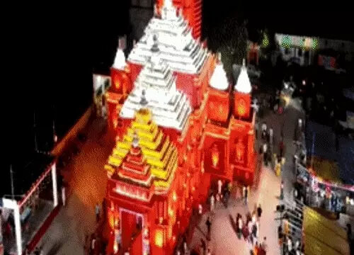 रायपुर में जगन्नाथ पुरी-काशी विश्वनाथ मंदिर की थीम पर पंडाल:वेश्यालय की मिट्टी-नदियों के जल का महत्व, 1964 से हो रहा दुर्गा पूजा का आयोजन