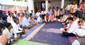 ’उपमुख्यमंत्री श्री विजय शर्मा ने ग्राम लोहझरी में ग्रामीणों के बीच बैठकर किया सीधा संवाद’