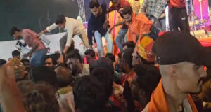 गरबा नाइट में बवाल : बजरंग दल और आयोजकों के बीच झूमाझटकी, मारपीट का वीडियो वायरल
