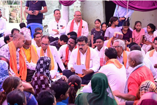उप मुख्यमंत्री श्री विजय शर्मा ने कबीरधाम के वनांचल ग्रामों में लगाई चौपाल