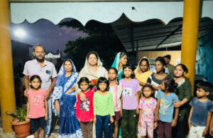 बालाघाट विधानसभा क्षेत्र अंतर्गत ग्राम पंचायत खुरपोड़ी (लालबर्रा) में विगत दिनों सरपंच पद हेतु उपचुनाव सम्पन्न हुए। नव निर्वाचित सरपंच श्री धन्नु पगरवार जी को ग्राम पंचायत खुरपोड़ी (ला.) के सरपंच बनने की हार्दिक शुभकामनाएं। ग्राम खुरपोड़ी पहुंचकर नव निर्वाचित सरपंच श्री धन्नु पगरवार जी को शॉल एवं श्रीफल भेंट कर बधाई दी एवं ग्रामवासियों से मुलाकात की। इस अवसर पर ग्रामीणजनों से संवाद कर ग्राम में होने वाली समस्याओं को भी जाना।