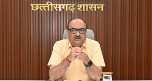 रायपुर : शासकीय योजनाओं के क्रियान्वयन और निर्माण कार्यों में तेजी लाई जाए : मुख्य सचिव श्री विकासशील