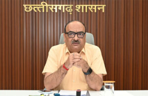 रायपुर : शासकीय योजनाओं के क्रियान्वयन और निर्माण कार्यों में तेजी लाई जाए : मुख्य सचिव श्री विकासशील