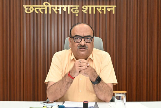 रायपुर : शासकीय योजनाओं के क्रियान्वयन और निर्माण कार्यों में तेजी लाई जाए : मुख्य सचिव श्री विकासशील