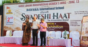 रायपुर में गांधी जयंती पर लगा ‘स्वदेशी हाट’:महिला कारोबारियों और स्व-सहायता समूहों ने लगाए स्टॉल, छत्तीसगढ़ की कला-संस्कृति की दिखी झलक